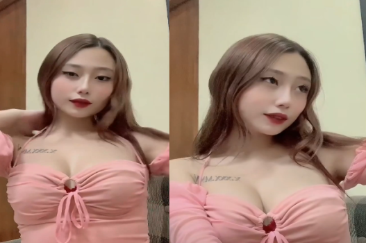 Kín đáo gặp bạn thân người yêu trước cửa chính